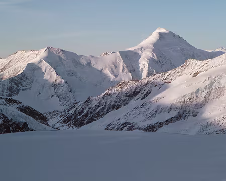 PXL057 Grand beau comme prévu, mais la neige roulée de la veille ne nous dit rien qui vaille.