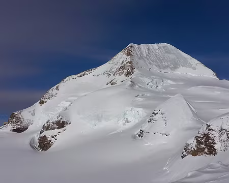 PXL062 Le Mönch, en glace parait-il...encore un objectif pour la prochaine fois. Le refuge à gauche.