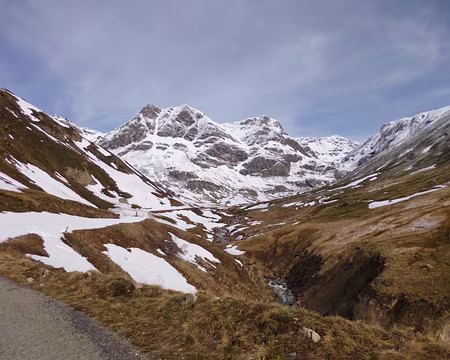 PXL000 J1 Départ de la route du col de l'Iseran (point 2130m) Ouille Noire (3357m) sur Refuge Carro (2759m)