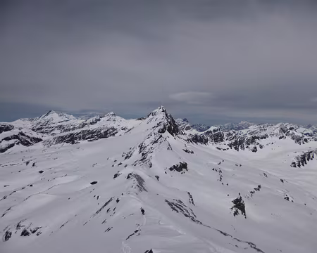PXL012 Du sommet de l'Ouille Noire vue vers le Nord, devant Pointe du Montet vers la gauche Tsanteleina et Grande Sassière, a droite au fond massif des Combins