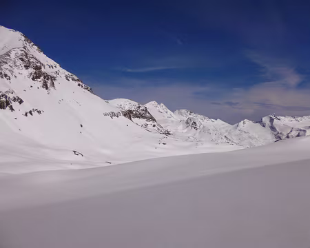 PXL019 Petit dome rond au centre gauche Ouille de Gontière et derrière Levanna