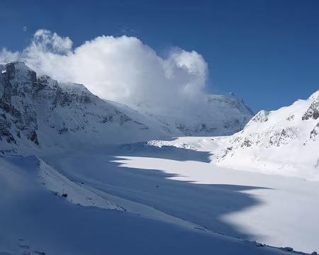 2014-05-23_01 Départ de la cabane FXB-Panossière, glacier de Corbassière et Grand Combin