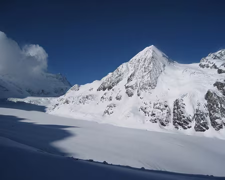 2014-05-23_02 Départ de la cabane FXB-Panossière, glacier de Corbassière et Combin de Corbassière