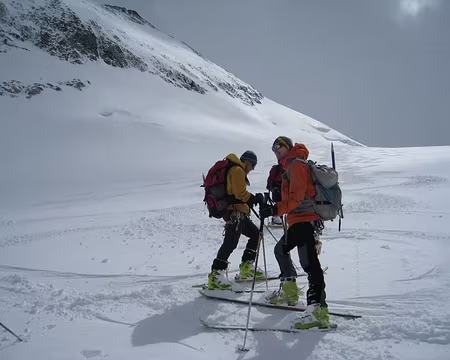 2014-05-23_40 Descente du Petit Combin sur le glacier des Follats