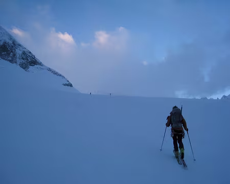2014-05-24_02 Sur le glacier de Corbassière, ça se lève