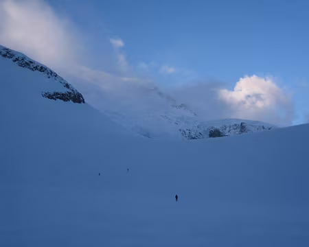 2014-05-24_03 Sur le glacier de Corbassière, ça se lève