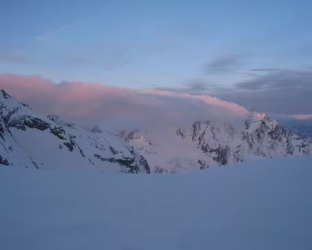 2014-05-25_05 Au Col du Sonadon, lever de soleil sur le Mont Vélan