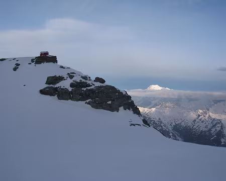 2014-05-25_09 Bivouac Musso, au Plateau du Couloir, le Mont Blanc au loin