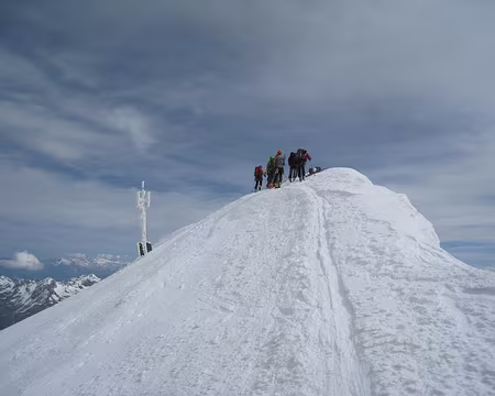 2014-05-25_26 Arrivée au sommet du Grand Combin de Grafeneire
