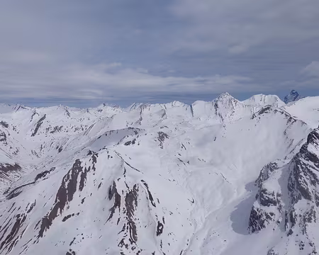 2015 03 29 - 302 Le Viso pointe derrière