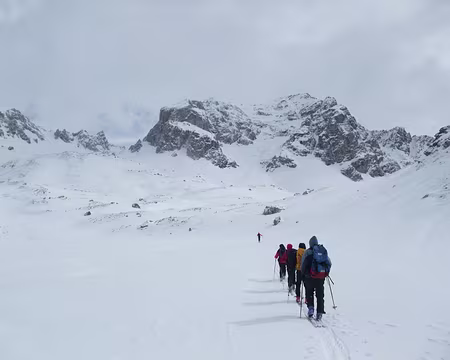 au fond le col de la Sachette au fond à gauche le col de la Sachette