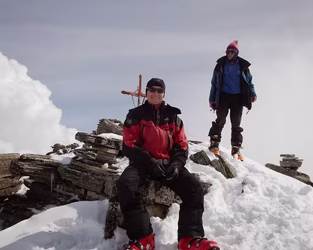 12 J1 - La croix n'est pas tout à fait au sommet