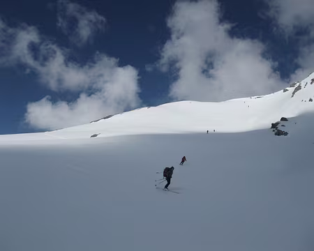 2015_0424Wildstrubel0090 descente vers le Plan des Roses