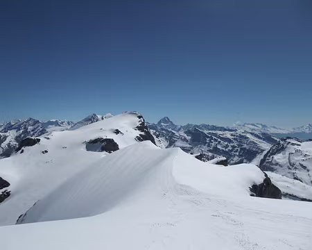 2015_0424Wildstrubel0127 ... puis vers le Grossstrubel