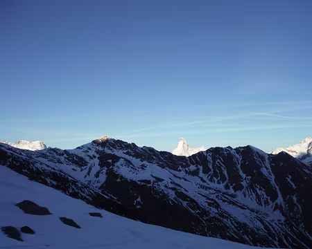 2015 05 09 - S116-100-INE-009 Lever de soleil. En arrière plan le Cervin