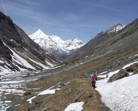 2015 05 10 - S116-570-INE-027 Il faut remettre les skis sur le sac.