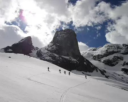 PXL000 J1 Pointe de la Réchasse (3212m) au départ des Fontanettes (+1600m) - Au centre petite aiguille de l'Arcelin - à droite la combe de l'Arcelin