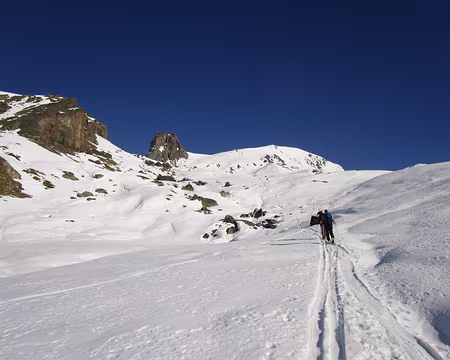 012 Au centre Le Rouchon, à droite Pointe des Sagnes longues.