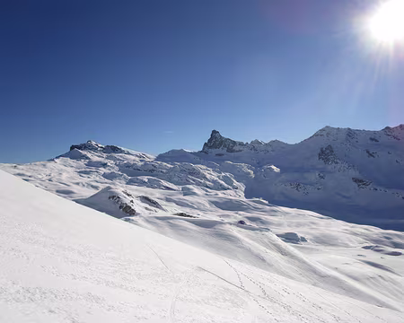 019 Au centre Pic des Toillies, à gauche pic de Caramantran