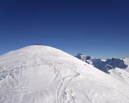026 Sommet de la Pointe des Sagnes Longues et à droite Mont Viso