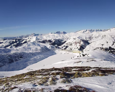 IMG_4234 Lac de la Girotte et derrière Aravis Lac de la Girotte et derrière Aravis