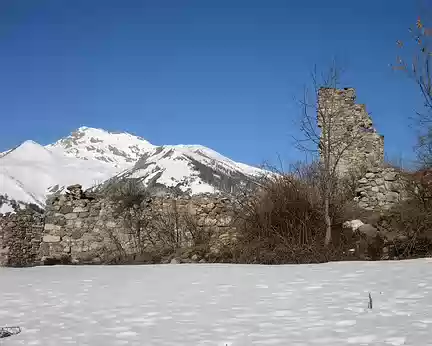 2017-03-14_03 Montée vers le Monte Oserot, ruines de Servagno