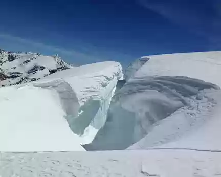 Belle crevasse sur le glacier de la Gurraz Belle crevasse sur le glacier de la Gurraz