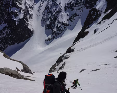 46 J3: Descente du couloir sud du col du Casset