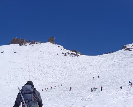 28-DSC02390 Le sommet et sa foule en vue