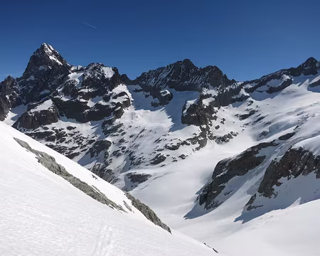 2017-04-23_20 Montée vers le Gioberney, Ailefroide Occidentale, Pointe et Col du Sélé