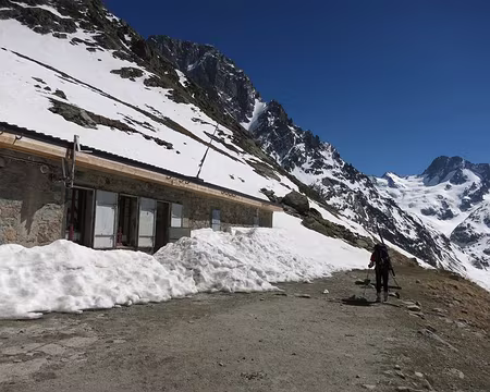 2017-04-23_45 Arrivée au refuge de Temple-Écrins