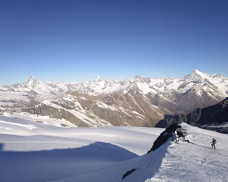 IMG_5191 Avant la petite descente Cervin, Dent blance, Zinalrothorn, Weisshorn Avant la petite descente Cervin, Dent blanche, Zinalrothorn, Weisshorn