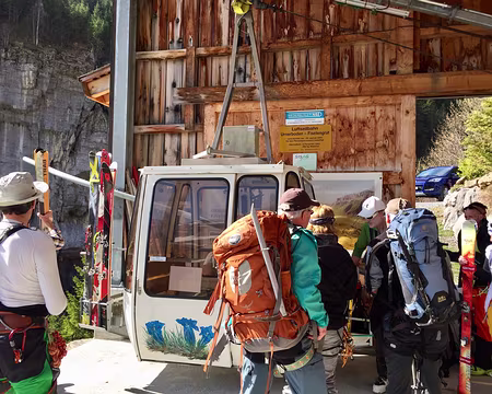 IMG_8071 Une seule télécabine, 6 par 6... ça prend un peu de temps