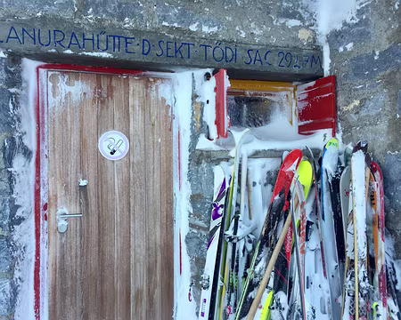 IMG_8093 Après le grattage des fixations, on commence par descendre vers Hüfihütte