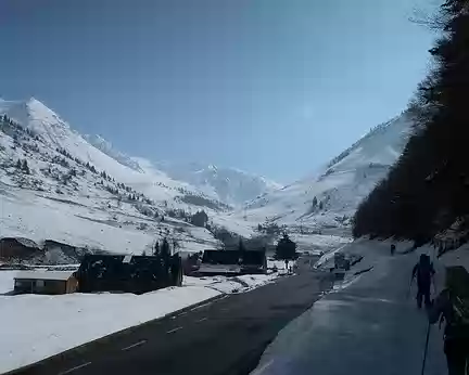 2019-04-12_01 On chausse les skis à Tournaboup (1450 m)