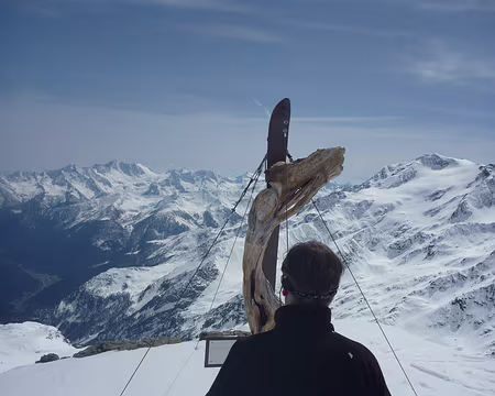 P1150393 devant la vierge en bois de la Cima Marmotta