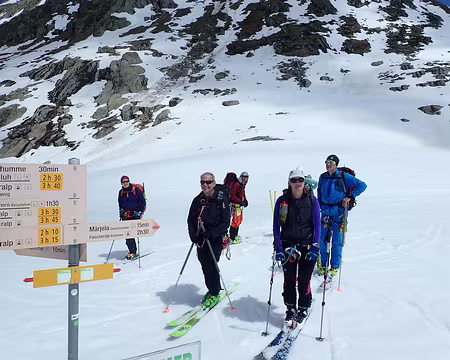 De l'autre coté, direction glacier d'Aletsch De l'autre coté, direction glacier d'Aletsch
