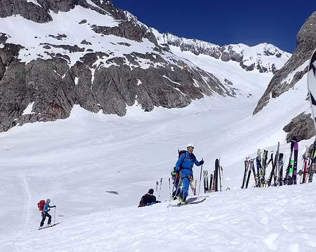 Arrivée au pied des escaliers de Konkordia Arrivée au pied des escaliers de Konkordia