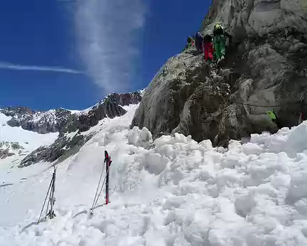 Ski Rando Aletschhorn 4jours (26) la rude via ferrata de 150m de câbles et échelles jusqu'au refuge OberAletschHütte.