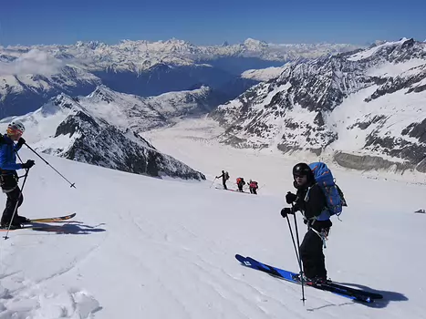 Hugues Hugues N, détail sortie