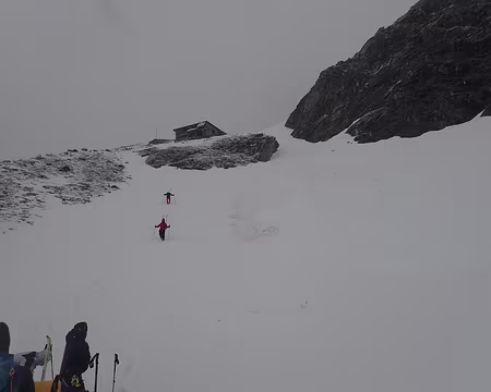 Descente du refuge au petit matin Descente du refuge au petit matin