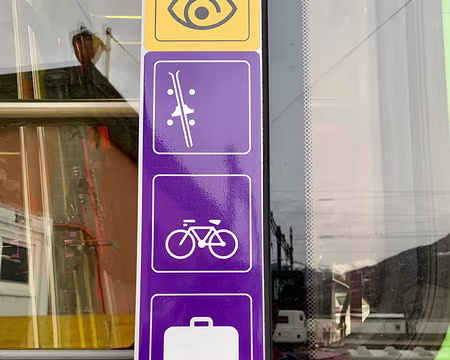 01-IMG_4527 Samedi, après le car, un train suisse de Bex à La Barboleuse