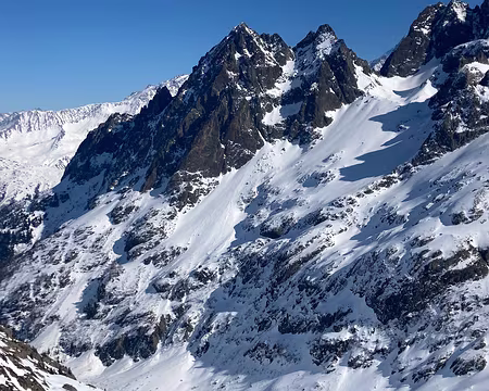 IMG_1190 la descente du col de l'Encrenaz vue dans la descente du Buet