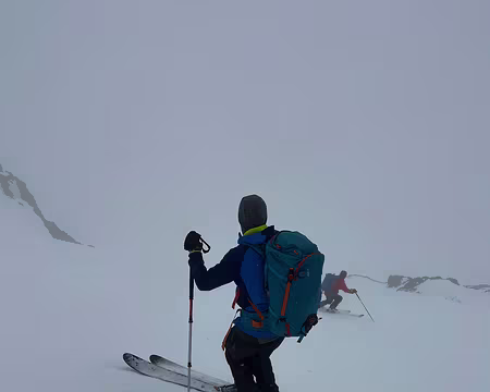 072 Descente dans le brouillard, à l'Ouest du col