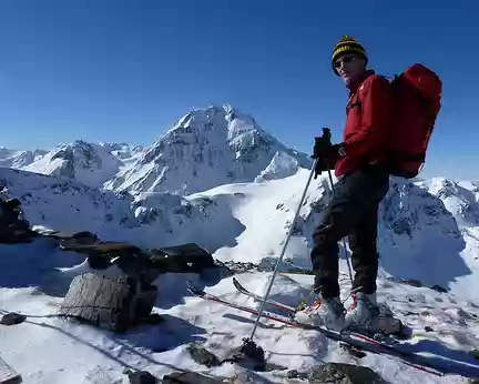 2015-02-08_12z2627 Au sommet du Cap de la Taoula, devant le Pic du Midi de Bigorre.