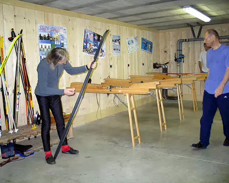 Chapelle 023 Beaux skis tu farteras