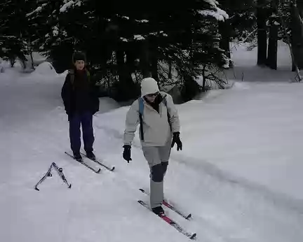 PXL035 Sylvie dont les skis ne glissent pas ma�trise totalement cet exercice