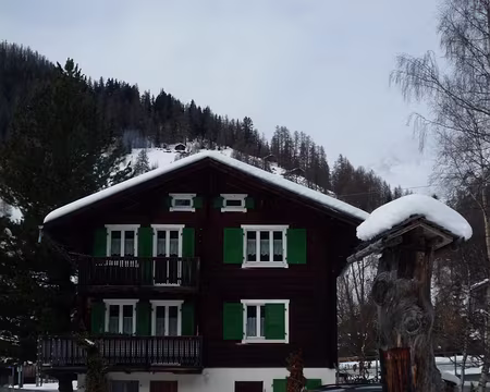 PXL061 Mouais, avec la voiture, c'est plus moche ...