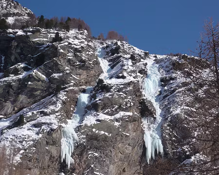 PXL025 On entre dans le domaine des cascades de glace