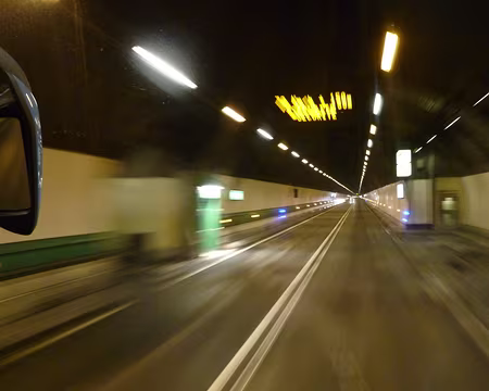 P1030010 Samedi, 6 heures du matin dans le tunnel du Mont Blanc